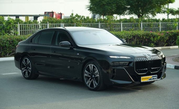 جديدة BMW 7 Series 740i سابعاً (G70), 3.0 l, 2025 في في أبو ظبي من Advantage Motors، اللون أسود. مواصفات الخليج | AUTO.AE