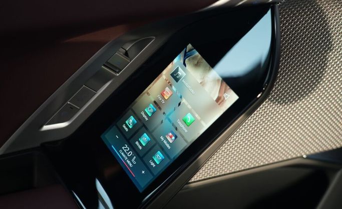 جديدة BMW 7 Series 740i سابعاً (G70), 3.0 l, 2025 في في أبو ظبي من Advantage Motors، اللون أسود. مواصفات الخليج | AUTO.AE