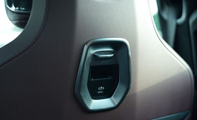 جديدة BMW 7 Series 740i سابعاً (G70), 3.0 l, 2025 في في أبو ظبي من Advantage Motors، اللون أسود. مواصفات الخليج | AUTO.AE