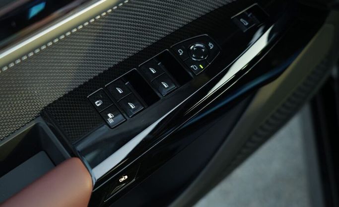 جديدة BMW 7 Series 740i سابعاً (G70), 3.0 l, 2025 في في أبو ظبي من Advantage Motors، اللون أسود. مواصفات الخليج | AUTO.AE