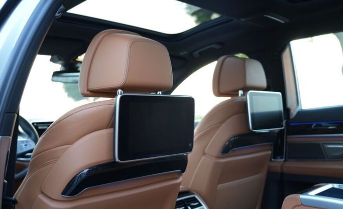 مستعملة BMW 7 Series 730Li عملية شد الوجه السادس (G11/G12), 0.1 l, 2021 في في أبو ظبي من Advantage Motors، اللون رمادي. مواصفات الخليج | AUTO.AE