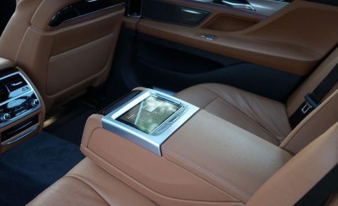 مستعملة BMW 7 Series 730Li عملية شد الوجه السادس (G11/G12), 0.1 l, 2021 في في أبو ظبي من Advantage Motors، اللون رمادي. مواصفات الخليج | AUTO.AE