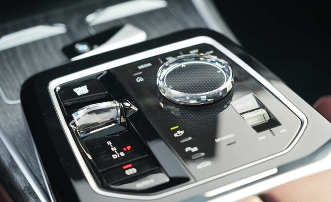 Новый BMW 7 Series 740i VII (G70), 3.0 л, 2025 в Абу-Даби от Advantage Motors Тёмно-синий цвет. GCC | AUTO.AE