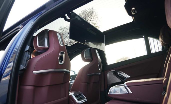 Новый BMW 7 Series 740i VII (G70), 3.0 л, 2025 в Абу-Даби от Advantage Motors Тёмно-синий цвет. GCC | AUTO.AE