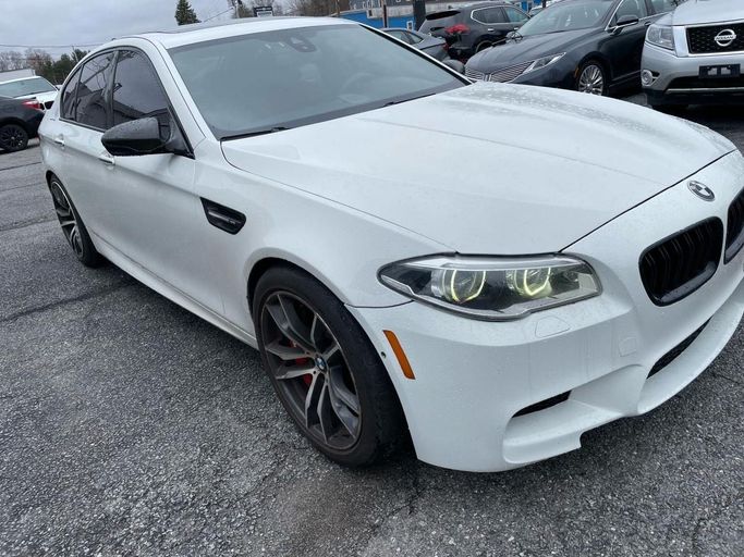 Used BMW M5 Competition Edition V (F10) Facelift, 4.4 l, 2014 in Abu Dhabi, White color. American Specs | AUTO.AE