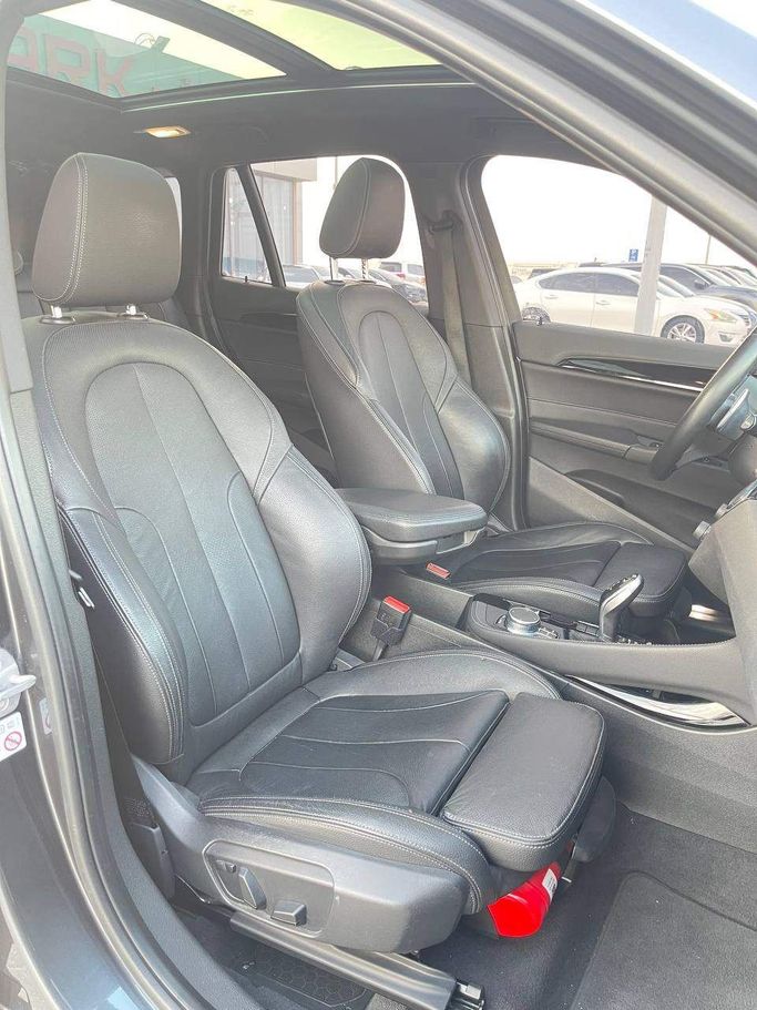 Подержанный BMW X1 20i sDrive II (F48), 2.0 л, 2019 в Абу-Даби от The Shark Automobile Showroom Серый цвет. GCC | AUTO.AE