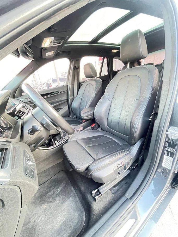 Подержанный BMW X1 20i sDrive II (F48), 2.0 л, 2019 в Абу-Даби от The Shark Automobile Showroom Серый цвет. GCC | AUTO.AE