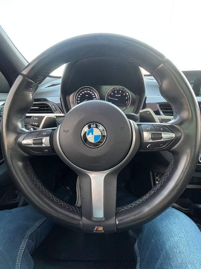 Подержанный BMW X1 20i sDrive II (F48), 2.0 л, 2019 в Абу-Даби от The Shark Automobile Showroom Серый цвет. GCC | AUTO.AE