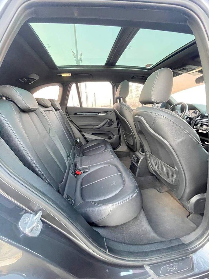 Подержанный BMW X1 20i sDrive II (F48), 2.0 л, 2019 в Абу-Даби от The Shark Automobile Showroom Серый цвет. GCC | AUTO.AE