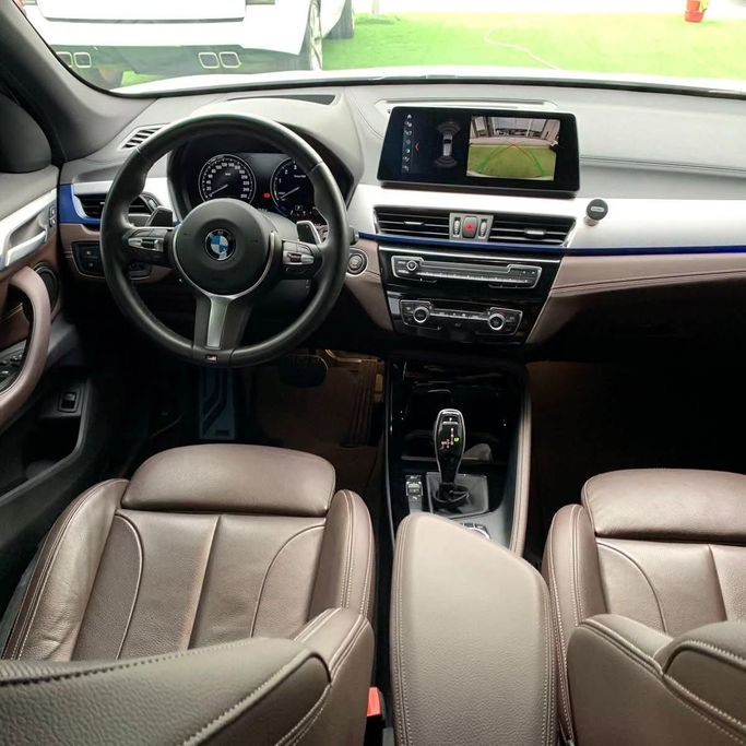 Used BMW X1 20i sDrive II (F48) Facelift, 2.0 l, 2021 in Abu Dhabi by Al Fajr Automobile showroom, White color. GCC Specs | AUTO.AE