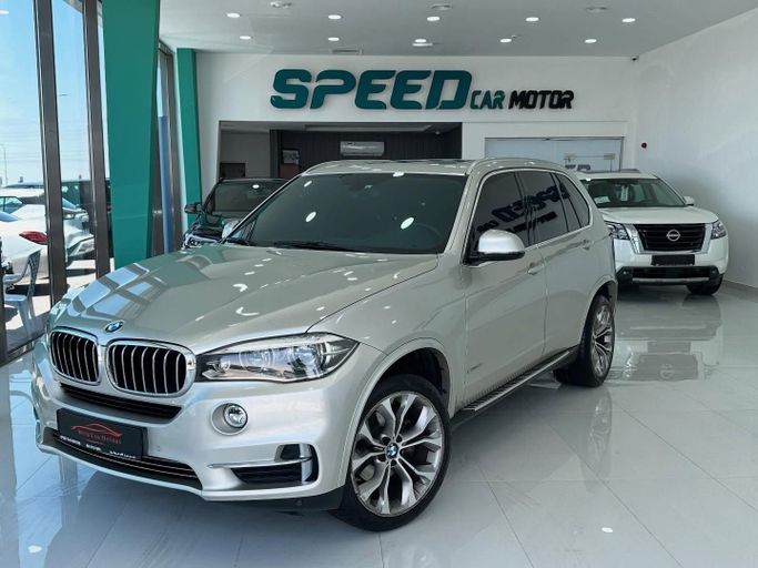 Подержанный BMW X5 35i III (F15), 3.0 л, 2016 в Абу-Даби от Speed Car Motors Серебристый цвет.  | AUTO.AE