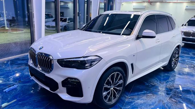 مستعملة BMW X5 40i xDrive IV (G05/G18), 3.0 l, 2021 في في الإمارات, أبوظبي من Al Fateh Used Automobiles Showroom، اللون أبيض. مواصفات الخليج | AUTO.AE | إعلان #274300