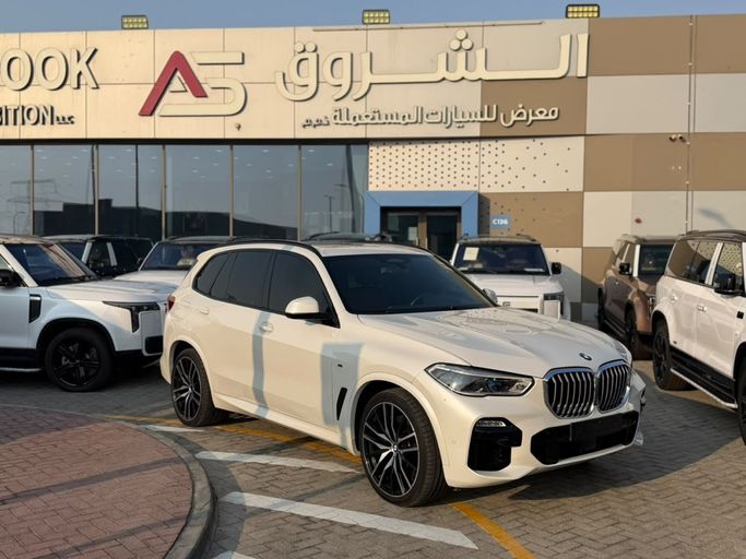 Подержанный ⁦BMW X5 40i xDrive IV (G05/G18), 3.0 л, 2019⁩ в ОАЭ, Абу-Даби от Al Shorook Used Car Exhibition Белый цвет. GCC | AUTO.AE | Объявление #289181