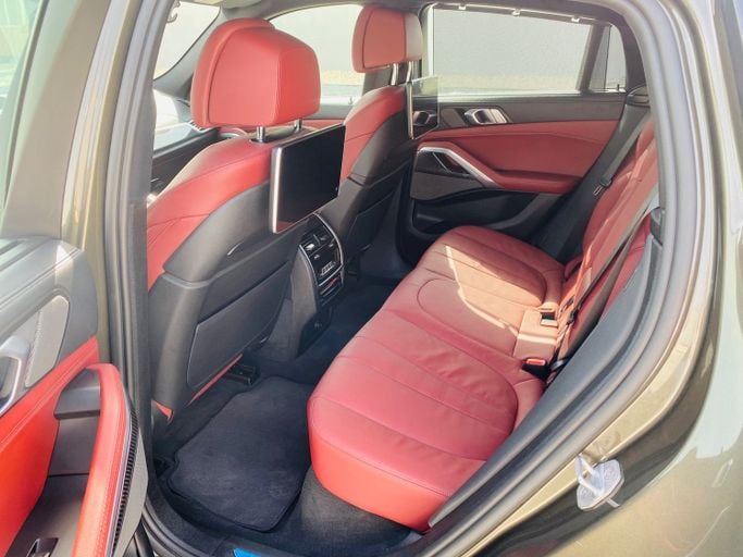 Подержанный BMW X6 40i III (G06), 3.0 л, 2021 в Абу-Даби от M Power Automobiles Серый цвет. GCC | AUTO.AE