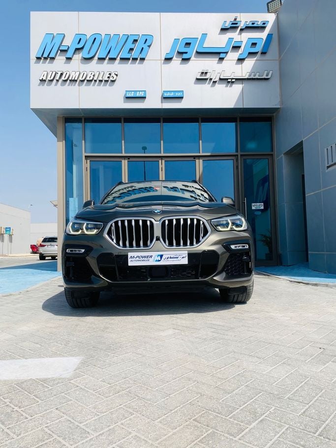Подержанный BMW X6 40i III (G06), 3.0 л, 2021 в Абу-Даби от M Power Automobiles Серый цвет. GCC | AUTO.AE
