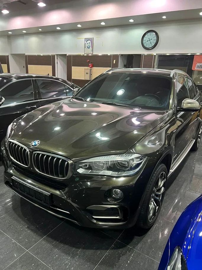 مستعملة BMW X6 50i II (F16), 4.4 l, 2015 في في أبو ظبي من Al Asad Automobile Showroom، اللون بني. مواصفات الخليج | AUTO.AE