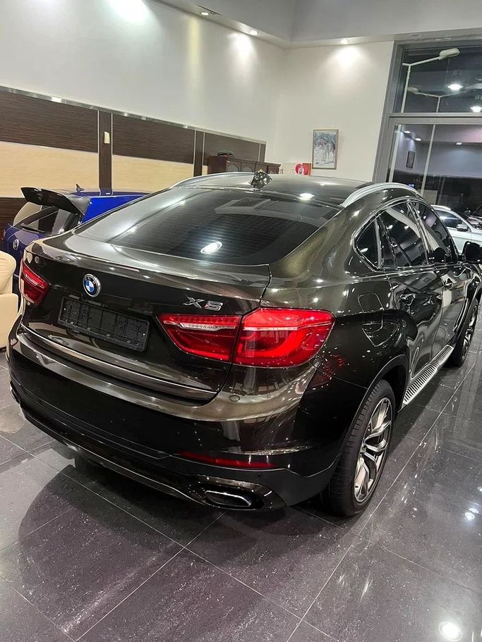 مستعملة BMW X6 50i II (F16), 4.4 l, 2015 في في أبو ظبي من Al Asad Automobile Showroom، اللون بني. مواصفات الخليج | AUTO.AE
