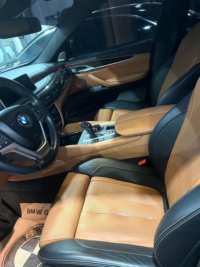 مستعملة BMW X6 50i II (F16), 4.4 l, 2015 في في أبو ظبي من Al Asad Automobile Showroom، اللون بني. مواصفات الخليج | AUTO.AE