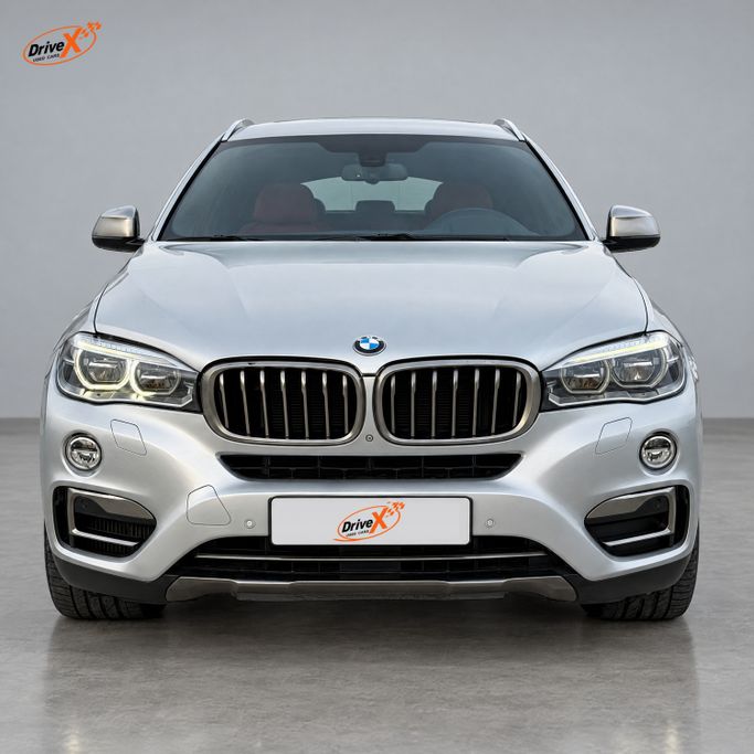 مستعملة ⁦BMW X6 50i xDrive II (F16)، 4.4 l، 2015⁩ في في الإمارات, أبوظبي من Drive X Motors، اللون فضي. مواصفات الخليج | AUTO.AE | إعلان #288602