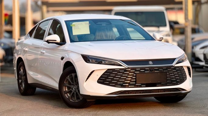 جديدة ⁦BYD Song L، 1.5 l، 2025⁩ في في الإمارات, الشارقة من Al Waleed Used Cars، اللون أبيض.  | AUTO.AE | إعلان #286498