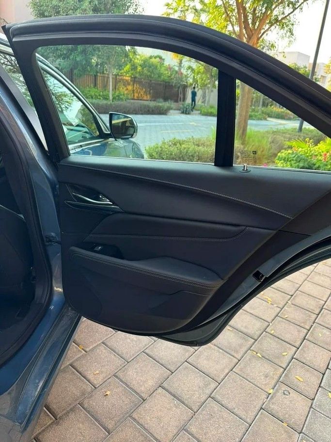 Подержанный Cadillac CT4 I, 2.0 л, 2024 в Абу-Даби от Al Waleed Used Cars Синий цвет. Американская | AUTO.AE