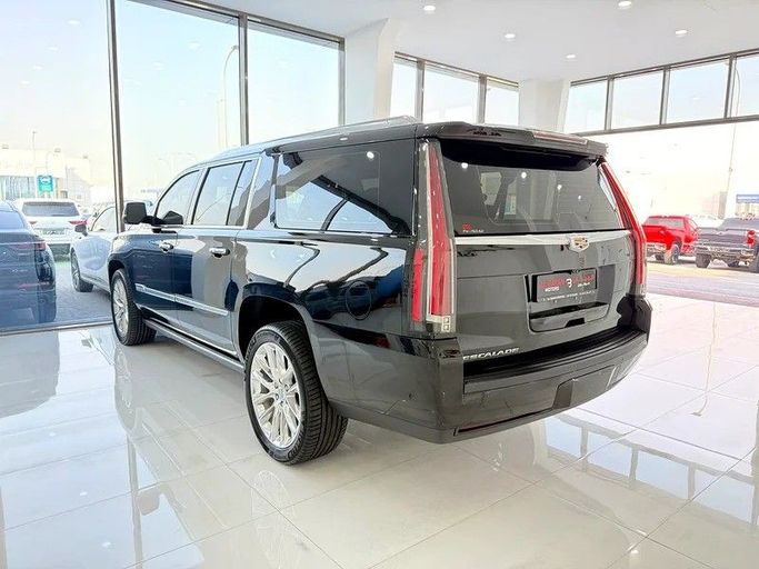 Used Cadillac Escalade IV, 6.2 l, 2020 in Abu Dhabi by Al Bayan Motors, Black color. GCC Specs | AUTO.AE