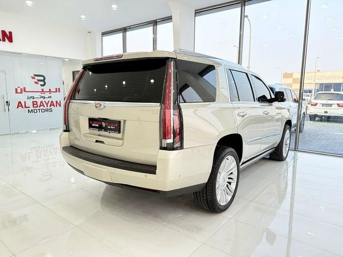 Used Cadillac Escalade IV, 6.2 l, 2017 in Abu Dhabi by Al Bayan Motors, Golden color. GCC Specs | AUTO.AE