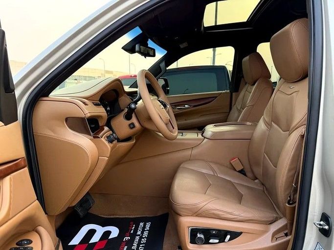 Used Cadillac Escalade IV, 6.2 l, 2017 in Abu Dhabi by Al Bayan Motors, Golden color. GCC Specs | AUTO.AE