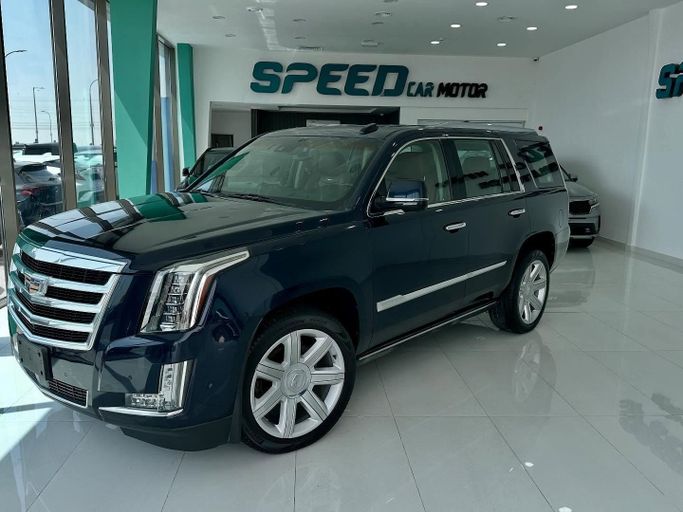 Подержанный Cadillac Escalade IV, 6.2 л, 2017 в Абу-Даби от Speed Car Motors Тёмно-синий цвет. GCC | AUTO.AE