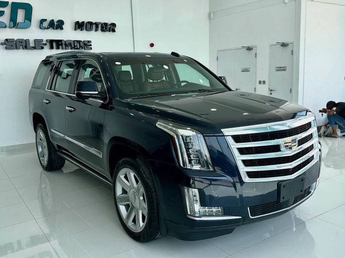 Подержанный Cadillac Escalade IV, 6.2 л, 2017 в Абу-Даби от Speed Car Motors Тёмно-синий цвет. GCC | AUTO.AE