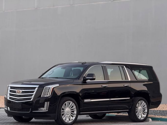 Подержанный Cadillac Escalade IV (K2XL), 6.2 л, 2019 в Абу-Даби от Deals On Wheels Motors Cars Showroom Черный цвет. GCC | AUTO.AE | Объявление #270300