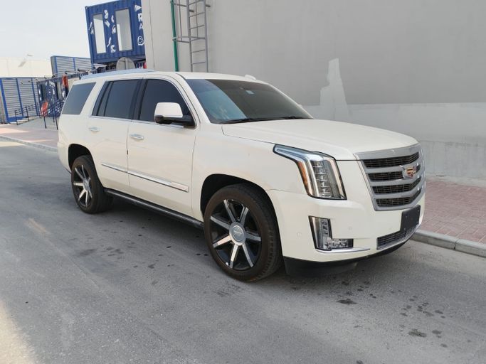 Used Cadillac Escalade IV, 6.2 l, 2015 in UAE, Abu Dhabi by The Shark Automobile Showroom, White color. GCC Specs | AUTO.AE | Listing #278838