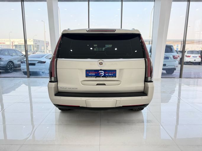 Used ⁦Cadillac Escalade ESV IV, 6.2 l, 2015⁩ in UAE, Abu Dhabi by Al Bayan Motors, Golden color. GCC Specs | AUTO.AE | Listing #288677