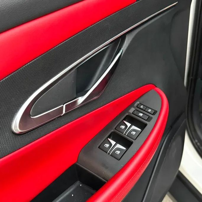 Подержанный Changan UNI-T I Рестайлинг, 1.5 л, 2024 в Абу-Даби от Emco car Белый цвет. GCC | AUTO.AE