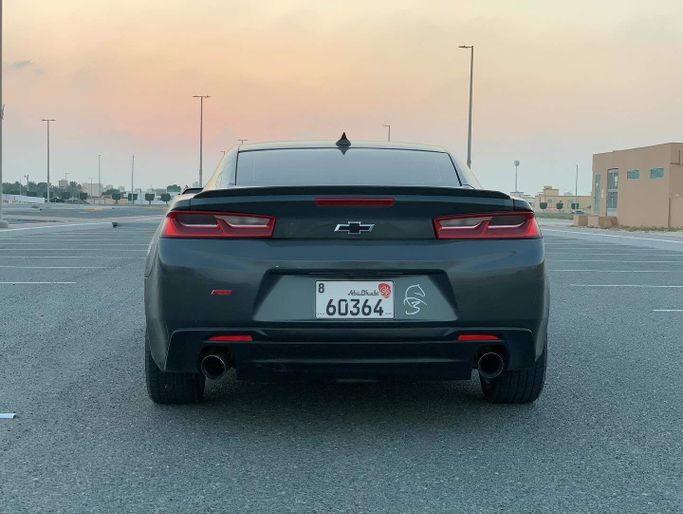 مستعملة Chevrolet Camaro سادساً, 3.6 l, 2018 في في أبو ظبي من Al Fajr Automobile showroom، اللون رمادي. أخرى | AUTO.AE