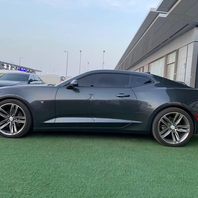 Used Chevrolet Camaro VI, 3.6 l, 2017 in Abu Dhabi by Al Fajr Automobile showroom, Grey color. GCC Specs | AUTO.AE
