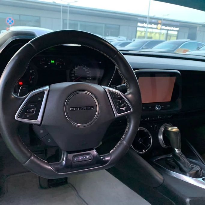 Used Chevrolet Camaro VI, 3.6 l, 2017 in Abu Dhabi by Al Fajr Automobile showroom, Grey color. GCC Specs | AUTO.AE