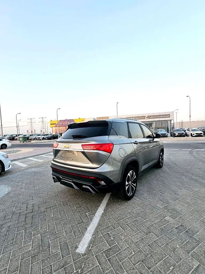 Подержанный Chevrolet Captiva II, 1.5 л, 2023 в Абу-Даби от Al Asad Automobile Showroom Серый цвет. GCC | AUTO.AE