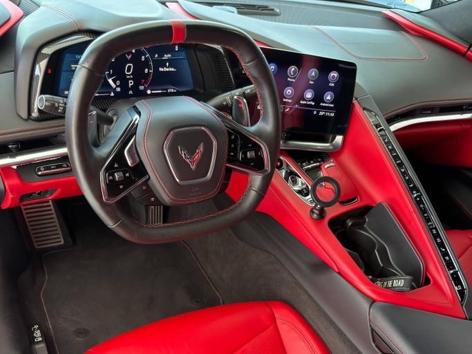 Подержанный Chevrolet Corvette 3LT C8, 6.2 л, 2020 в Абу-Даби от Speed Car Motors Черный цвет.  | AUTO.AE