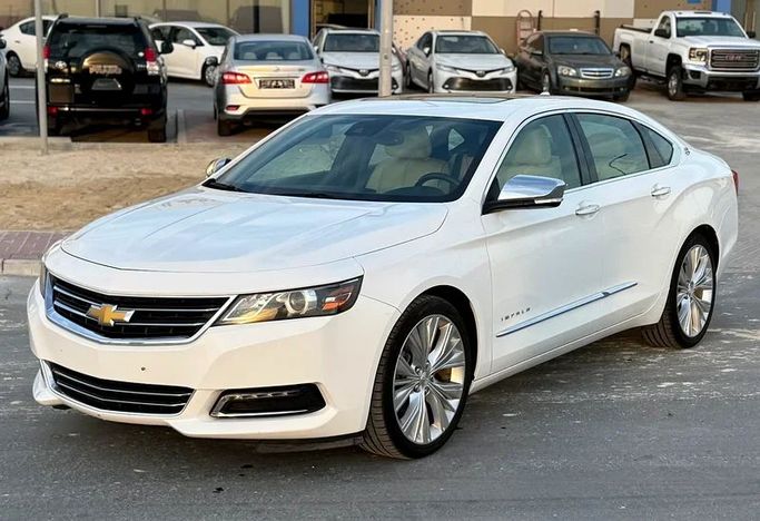 Подержанный Chevrolet Impala X, 3.6 л, 2019 в Абу-Даби от Al Laith Cars Showroom Белый цвет. GCC | AUTO.AE