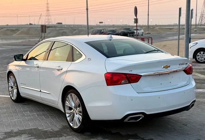 Подержанный Chevrolet Impala X, 3.6 л, 2019 в Абу-Даби от Al Laith Cars Showroom Белый цвет. GCC | AUTO.AE