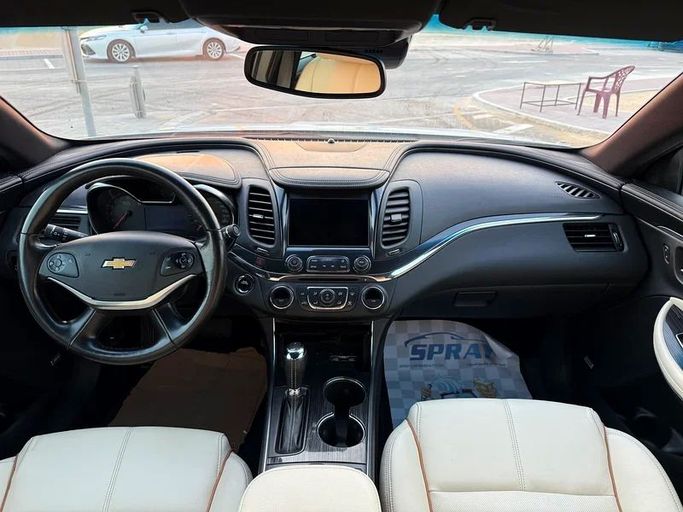 Подержанный Chevrolet Impala X, 3.6 л, 2019 в Абу-Даби от Al Laith Cars Showroom Белый цвет. GCC | AUTO.AE