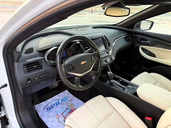 Подержанный Chevrolet Impala X, 3.6 л, 2019 в Абу-Даби от Al Laith Cars Showroom Белый цвет. GCC | AUTO.AE