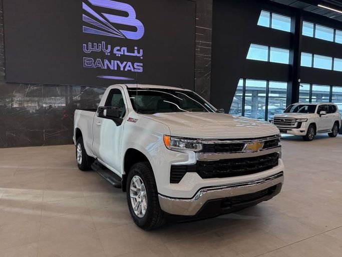 Новый Chevrolet Silverado IV (T1XX) Рестайлинг, 5.3 л, 2025 в Абу-Даби от Baniyas Cars Abu Dhabi Белый цвет. GCC | AUTO.AE