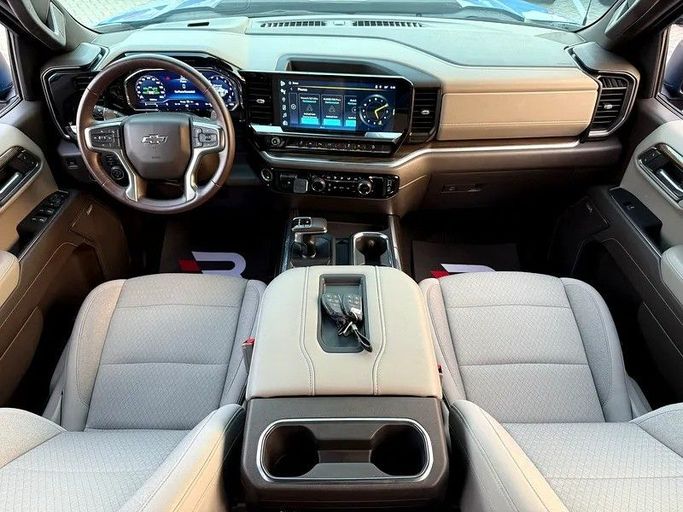 Used Chevrolet Silverado IV (T1XX), 6.2 l, 2022 in Abu Dhabi by Al Bayan Motors, Blue color. GCC Specs | AUTO.AE