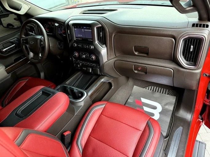 Подержанный Chevrolet Silverado IV (T1XX), 6.2 л, 2019 в Абу-Даби от Al Bayan Motors Красный цвет. GCC | AUTO.AE