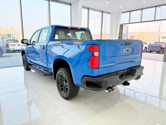 Used Chevrolet Silverado IV (T1XX), 6.2 l, 2022 in Abu Dhabi by Al Bayan Motors, Blue color. GCC Specs | AUTO.AE