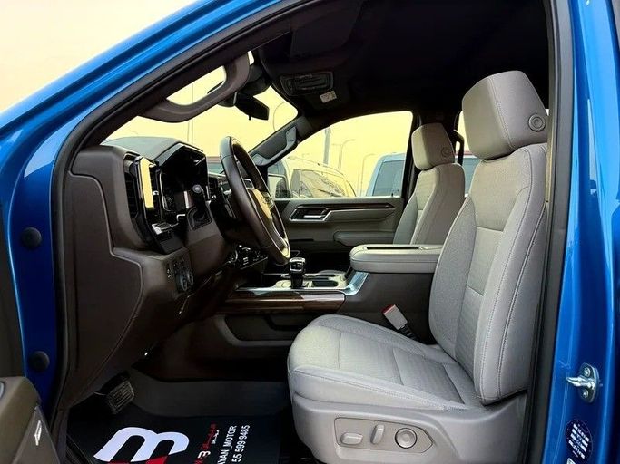 Used Chevrolet Silverado IV (T1XX), 6.2 l, 2022 in Abu Dhabi by Al Bayan Motors, Blue color. GCC Specs | AUTO.AE