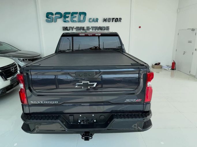 Подержанный Chevrolet Silverado IV (T1XX) Рестайлинг, 6.2 л, 2024 в Абу-Даби от Speed Car Motors Черный цвет.  | AUTO.AE