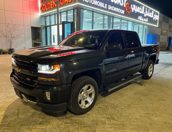 Used Chevrolet Silverado III (K2XX) Facelift, 5.3 l, 2018 in Abu Dhabi by Golden coast automobile showroom, Black color. GCC Specs | AUTO.AE